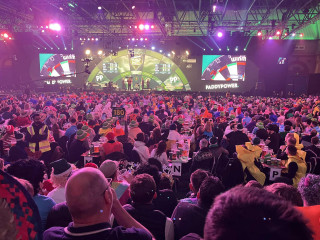 Ki lesz 2026 első világbajnoka? 1 millió font a tét a ma esti darts-vb-döntőn