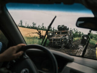 Négy frontszakaszon törtek előre az oroszok, Putyin ünnepel