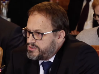 Kármán András olyan gazdaságpolitikát szeretne, amely 2030-ra elvezet az euróbevezetéshez