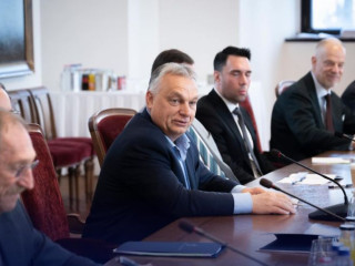 Orbán Viktorék nagyokat mosolyogva készülnek valamire – ebből Kormányinfó lesz