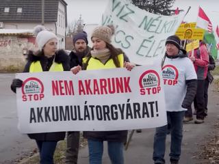Támadják az akkumulátorgyárat? Nem baj, mi díjat adunk nekik!