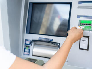 ATM-es befizetés és készpénzfelvét: figyeljünk a részletekre!