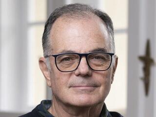 Miből kerít pénzt a kormány a 14. havi nyugdíjra? Erről is kérdezzük Simor Andrást a Klasszis Klub Live-ban