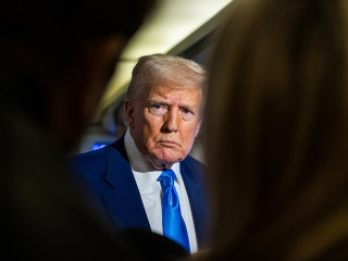 Trump dühöng, hatalmas gyomrost kapott a bíróságon