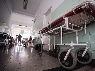 Meghalt az első magyar beteg