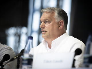 Két sebtapaszt is kaphatnak a nyugdíjasok az Orbán-kormánytól novemberben