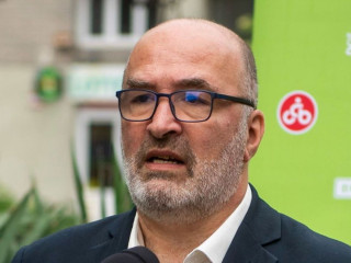 Pikó Andrásék segítenek az állam által pórul járt lakóikon