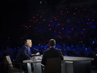 „A Moszkva-Nyíregyháza járattal érkeztem” – így kezdte fellépését Orbán Viktor (frissítve)