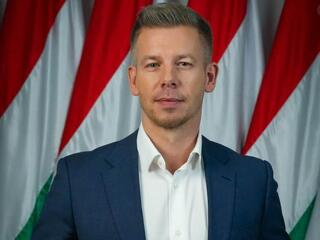Magyar Péter lemondott saját cége éléről