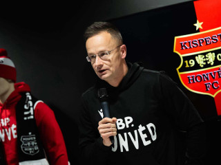 Ugye csak fake news, hogy Szijjártó Péter lett a Honvéd elnöke?