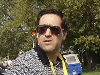 Az agrárszektorban terjeszkedik a kék plakátok mögött álló milliárdos