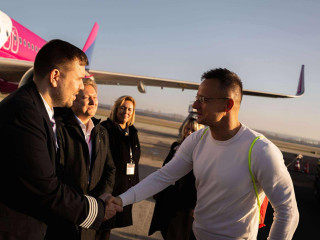 Szokatlan környezetben tart Amerika felé Szijjártó Péter