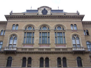 Négy év alatt 245 alkalommal veszített az állam