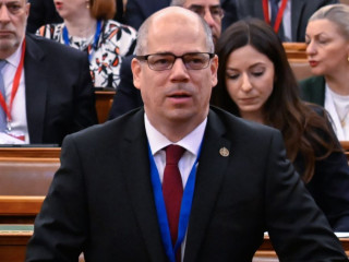 Polt Péter utódja is bevásárol