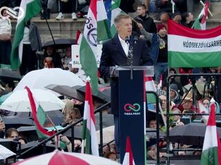 Új számok: Magyar Pétert háromszor többen hallgatták, mint Orbán Viktort