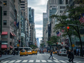 Elindult Amerikában a szavazás, több mint 5 ezer főt várnak