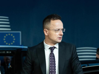 Választások előtt meglódult Szijjártó Péterék osztogatási kedve 