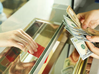 Egy bankszámla is elég lehet az olcsó devizaváltáshoz