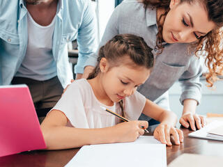 Érkezik a családi pótlék: a legtöbben húsvét előtt megkapják