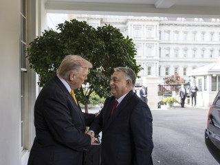 Most kiderül, mennyit ér Donald Trump kézfogása – egy évre szól vagy az örökkévalóságig?