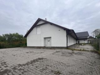 Méretes tartozás a becsődölt pálinkaháznál, zűrös kínai borszállás – ezek voltak a NAV legérdekesebb árverései