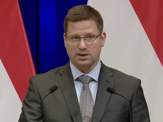 Nem kell aggódni az olajellátás miatt, más irányból is jöhet az orosz olaj – ez volt a Kormányinfó