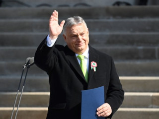 Orbán Viktor üzent Brüsszelnek és Magyar Péternek – percről percre a Nemzeti Múzeum előtti beszéde