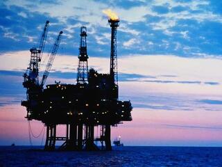 Ukrajna orosz olajfúró platformokat gyújtott fel a Kaszpi-tengeren