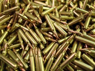 Többszázezer lőszert vesz a kormány az udvari beszállítójától