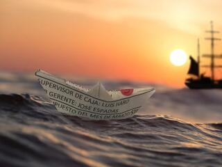 Lángokban áll az orosz LNG-tartályhajó a Földközi-tengeren