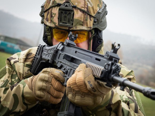 Nem akárhol tűnt fel Sulyok Tamás – képek