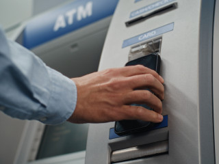 Mi lehet a hatása a 300 ezerre emelt ingyenes készpénzfelvételi limitnek?