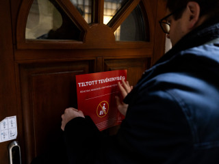 Terézvárosban eljött a leragasztás ideje az Airbnbzőkre