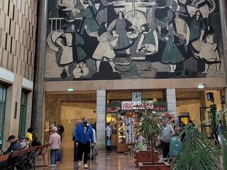 Hiába büszkékedik Szijjártó Péter, az egy főre eső GDP még mindig alacsonyabb keleten, mint nyugaton