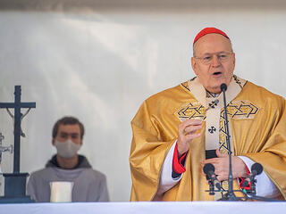 Most érkezett: stabil az állapota, kórházban ápolják a magyar bíborost