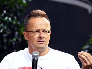 Szijjártó Péter a fanatikusokat okolja: veszélyben az állami támogatás