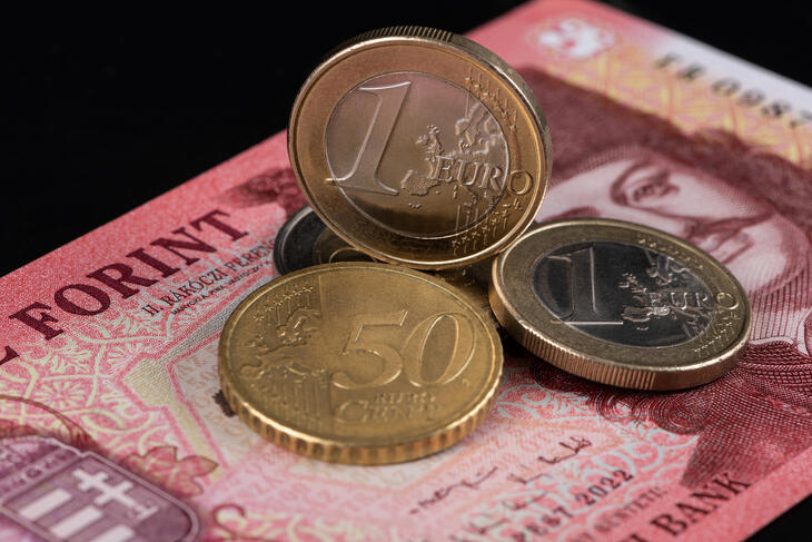 A forint sérülékenyebbnek bizonyult a régiós devizákhoz képest az iráni háború kirobbanása óta