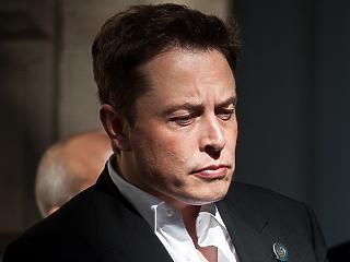 Távoznia kell Musknak a Tesla elnöki székéből, de vezérigazgató maradhat