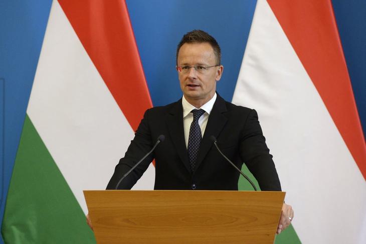 Szijjártó Péter számolt be a diplomáciai csúcsüzemről. Fotó: MTI