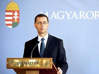 Varga: recesszió nincs, de gazdaságvédelmi lépések azért kellenek