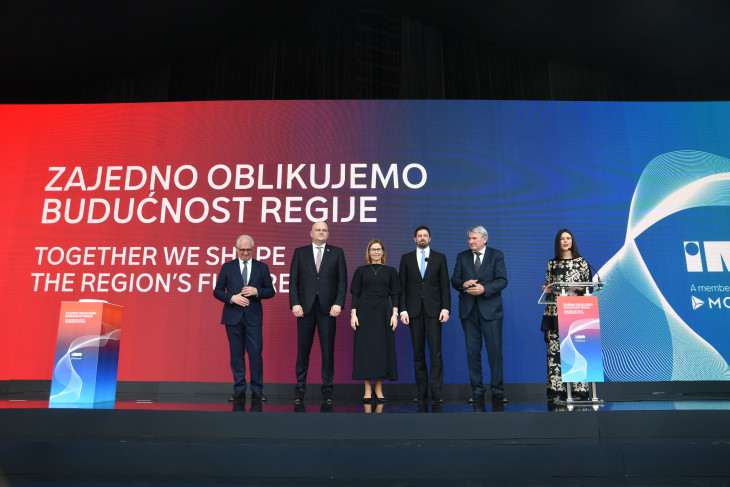 Damir Mikuljan, Ante &Scaron;u&scaron;njar, Ortutay Zsuzsanna, Magyar Levente és Molnár József az átadó ünnepségen.