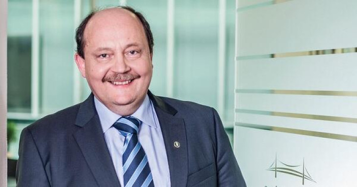 Az összekötő kapocs: Csuhaj V. Imre