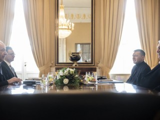 Orbán Viktor és Rogán Antal meglátogatta Sulyok Tamást a Sándor-palotában. Fotó. MTI/MINISZTERELNÖKI SAJTÓIRODA/BENKO VIVIEN CHER