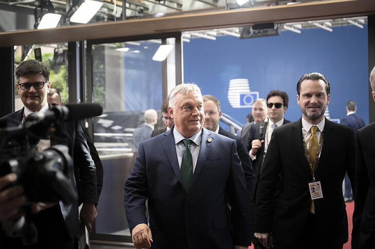 Orbán Viktor kormányfő érkezik egy uniós csúcsra Brüsszelben