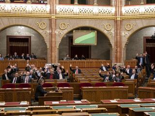 Ma is kőkemény napjuk lesz a képviselőknek a parlamentben