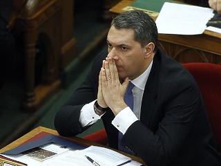  Orbán miatt lett elege a miniszterségből Lázárnak?