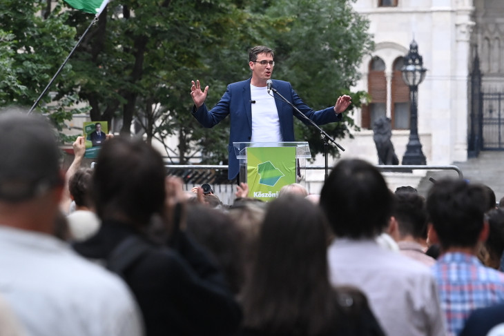 Tiszta vizet a pohárba! - demonstráció a választások tisztaságáért - ez volt Karácsony Gergely a Nemzeti Választási Bizottság épülete előtt 2024. június 14-én tartott tüntetésének címe. Ha tiszta vizet akar önteni a pohárba, arra valószínűleg csak egy módja lesz a főpolgármesternek