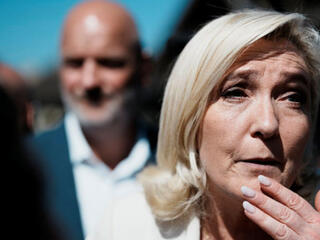 Kígyót melengetett keblén Marine Le Pen, Orbán Viktor szövetségese?