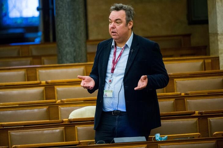 L. Simon László még a parlamentben