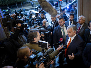 Kesztyűt dobott az Orbán-kormánynak az uniós biztos